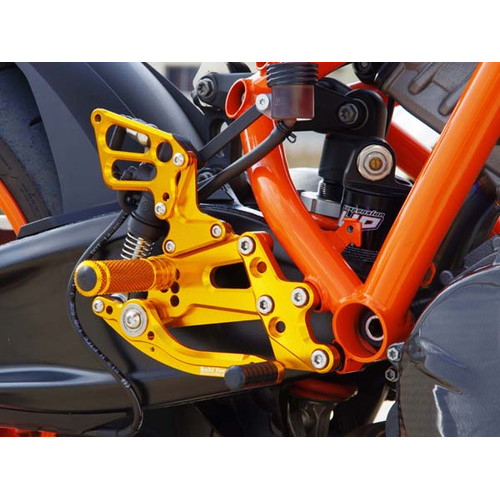 バックステップ/BLK 12P アップ RC8/R 08-13 - モトカスタム